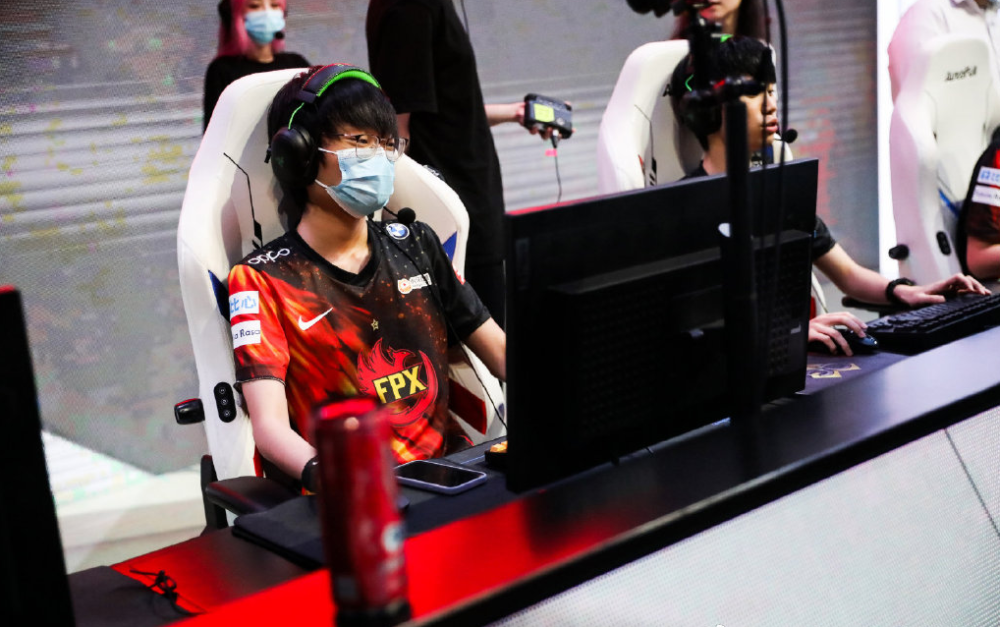 ymy体育官方-重磅！Rookie在FPX比赛中状态火爆成都蓉城主帅复盘备战NBA总决赛，丹佛掘金赛前单刀错失的简单介绍